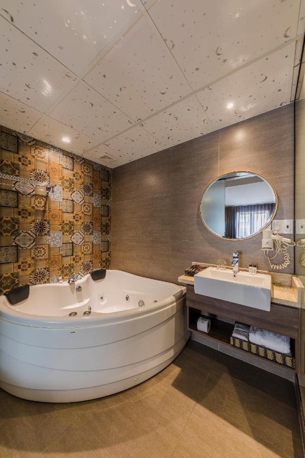 Sunflower Luxury Hotel Хошимин Экстерьер фото